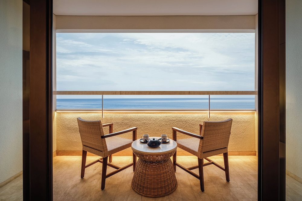 Deluxe Ocean View King - Photo 3