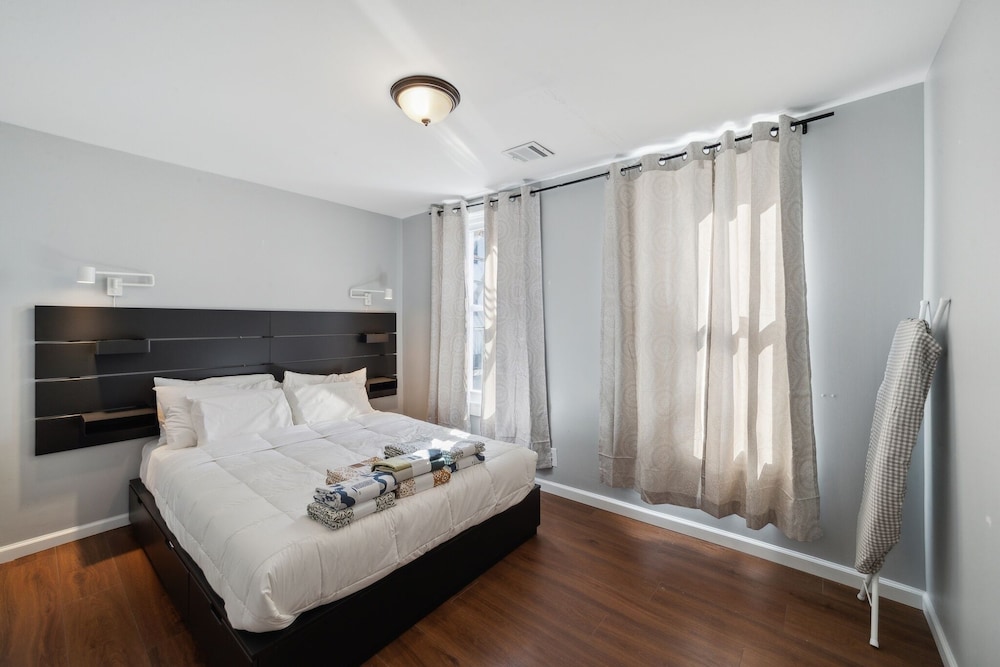 Condo, 1 Bedroom photo 2