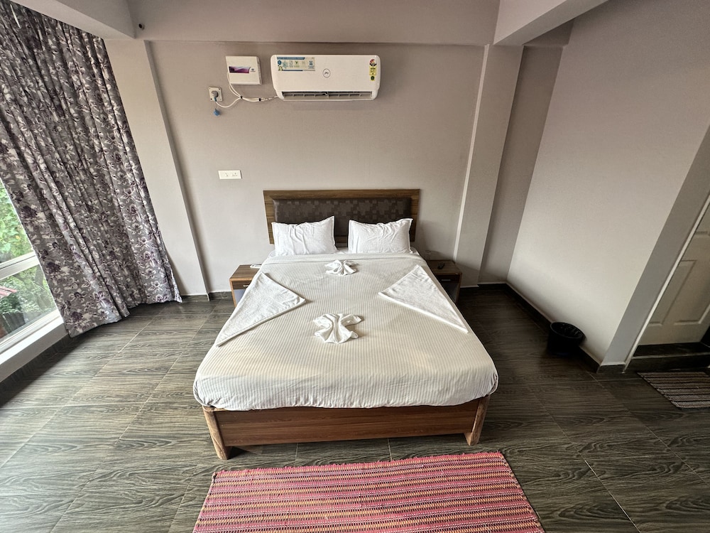 Deluxe Room - Photo 17