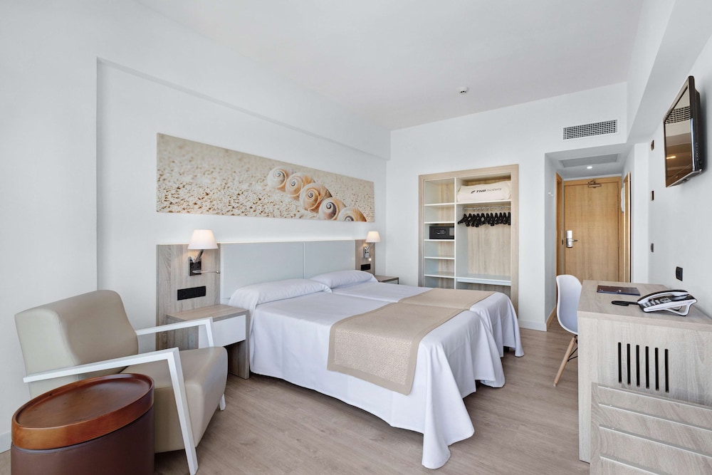 Standard Room, Balcony, Partial Sea View
