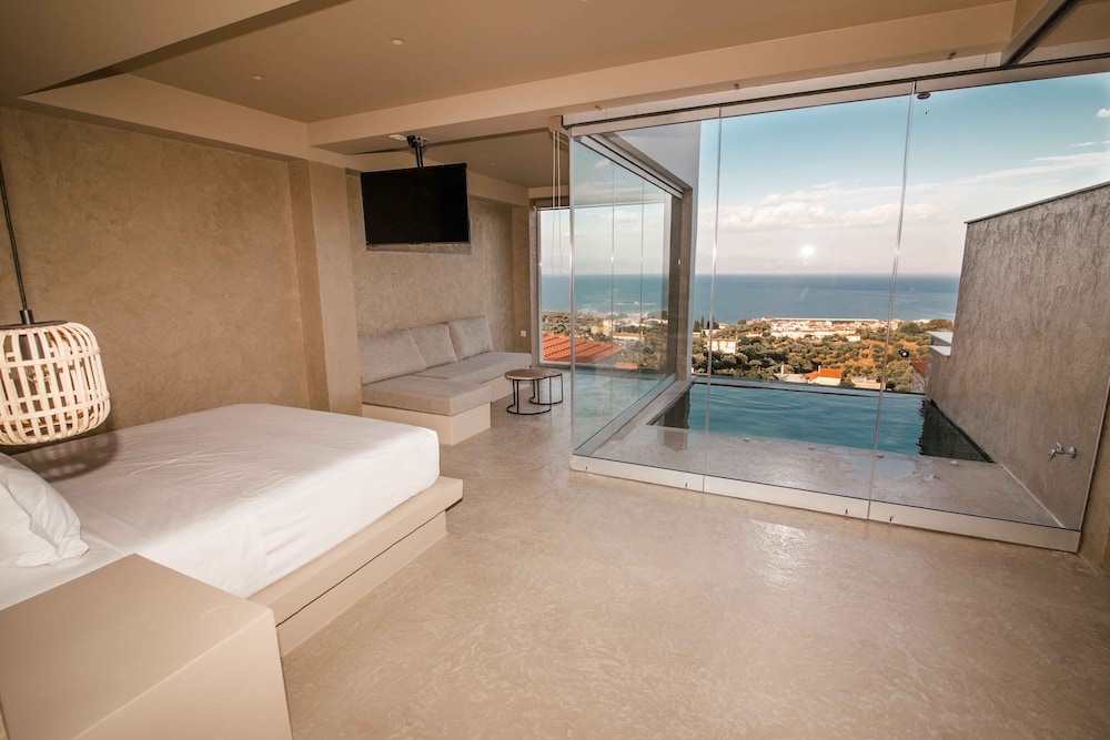 Panoramic Suite, Private Pool photo 2