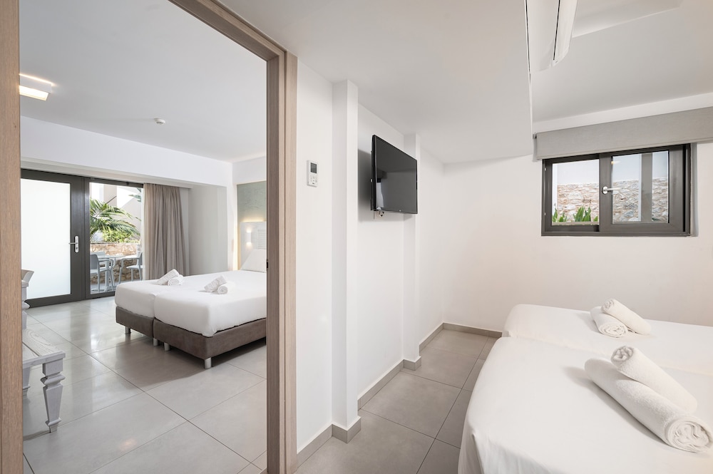 Deluxe Suite, Terrace photo 3