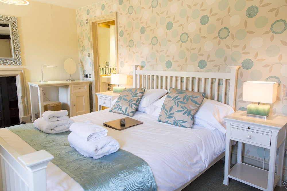 Classic Double Room, Ensuite - Photo 6