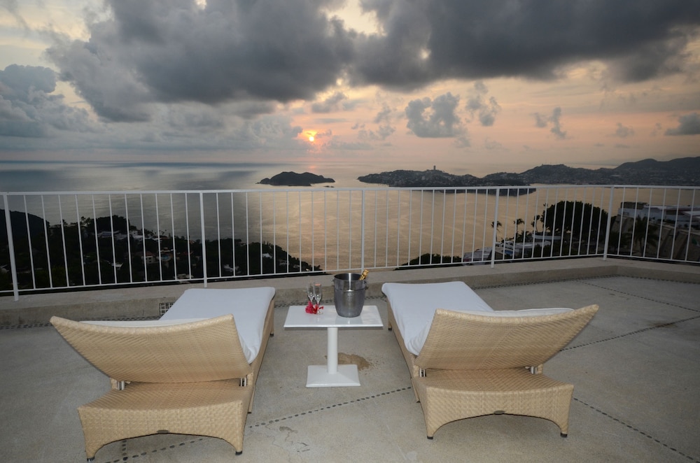 Master Suite with private pool - Photo 7