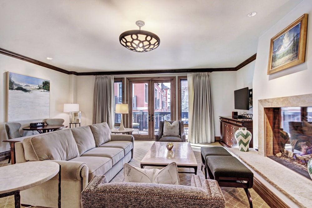 Suite, 1 King Bed (Arrabelle) - Photo 1