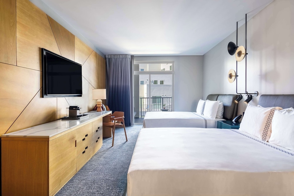 Room, 2 Queen Beds, Balcony - Photo 2