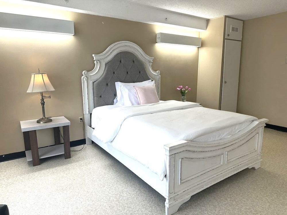 Double Room, 1 Bedroom, 1 Queen Bed, 2 Double Beds