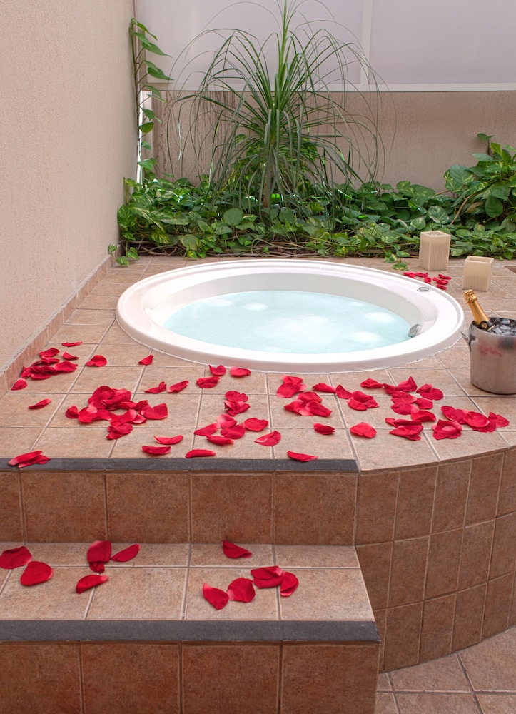 Superior Room, Bathtub - Photo 3