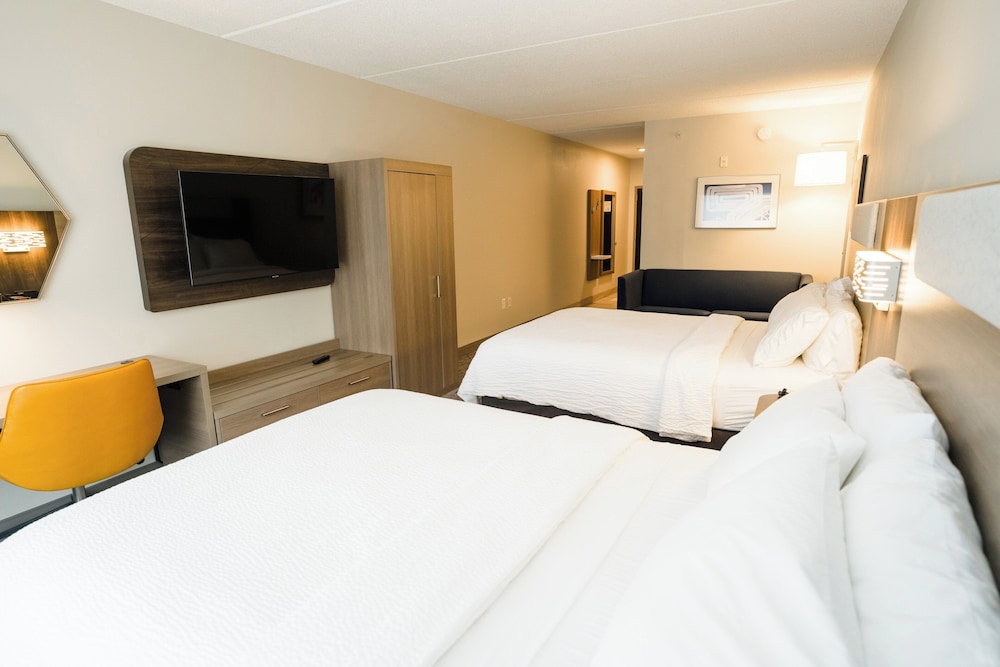 Suite, 2 Queen Beds, Accessible (Mobility, Accessible Tub) photo 2