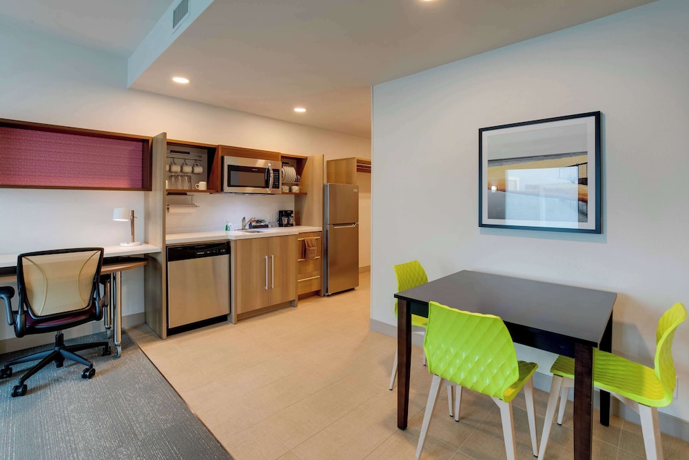 Suite, 1 Bedroom - Photo 1