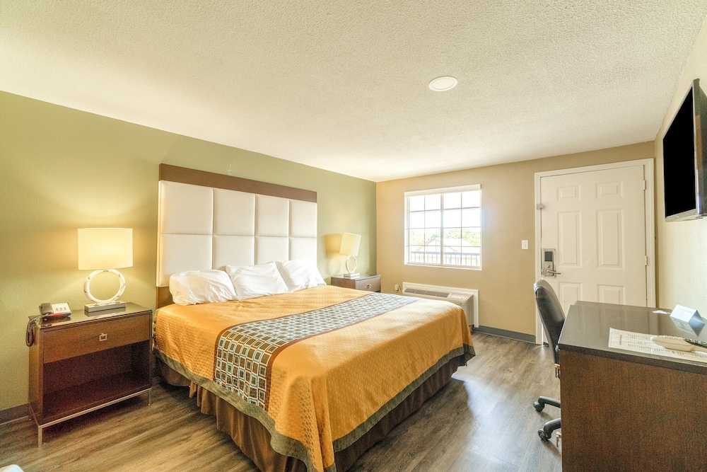 Room, 1 King Bed, Non Smoking photo 1