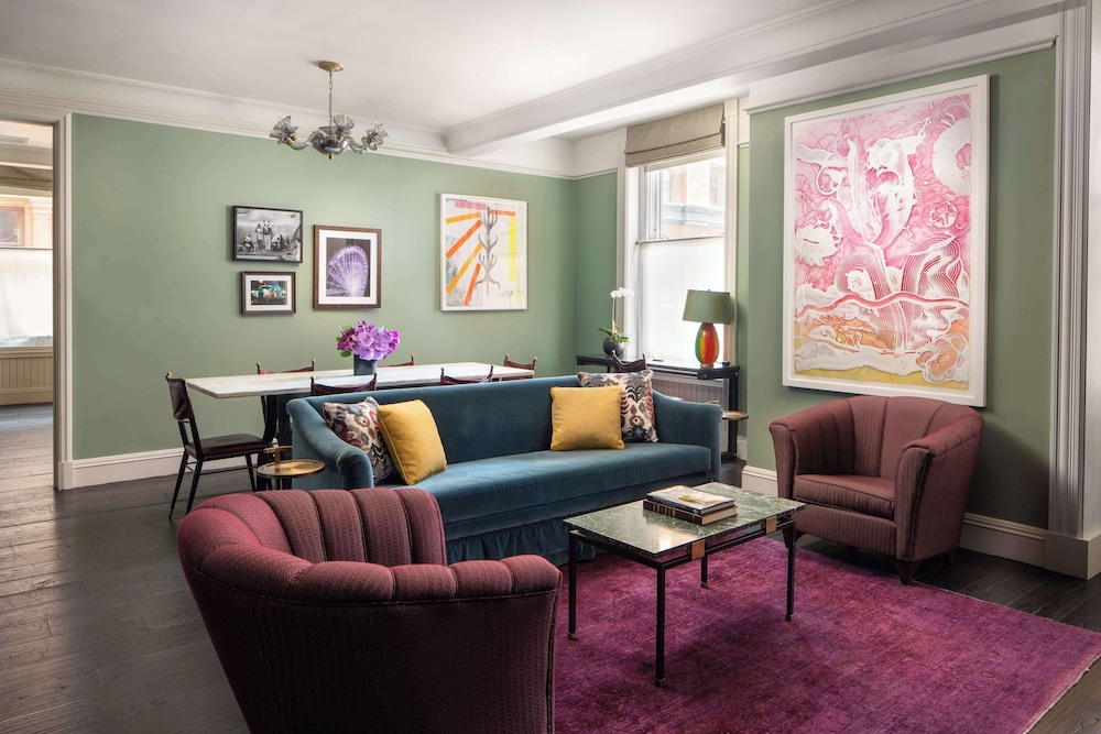 Suite, 1 King Bed (Thompson)