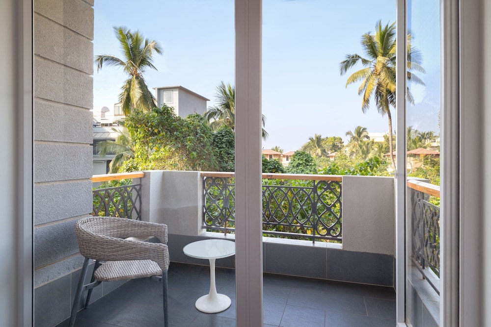 Classic Room, 2 Queen Beds, Balcony photo 3