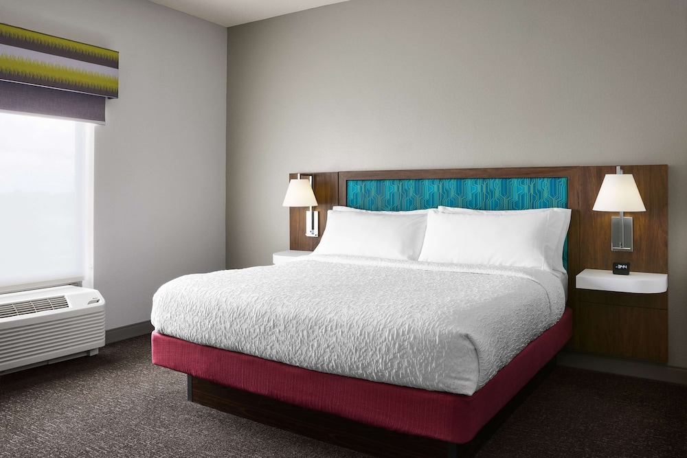 Deluxe Suite, 1 King Bed, Accessible, Non Smoking - Photo 2
