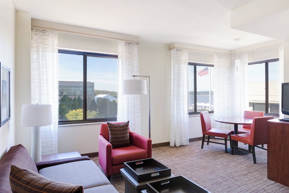 Suite, 1 Bedroom - Photo 1