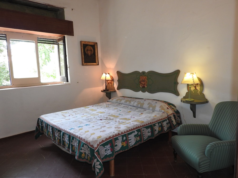 House, 6 Bedrooms
