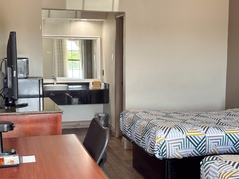 Standard Room, 2 Double Beds, Accessible, Non Smoking photo 2