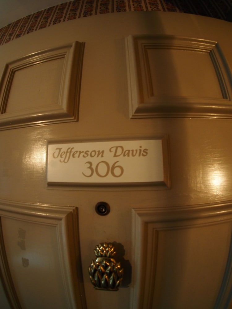 Standard Suite, Private Bathroom (Jefferson Davis) photo 2