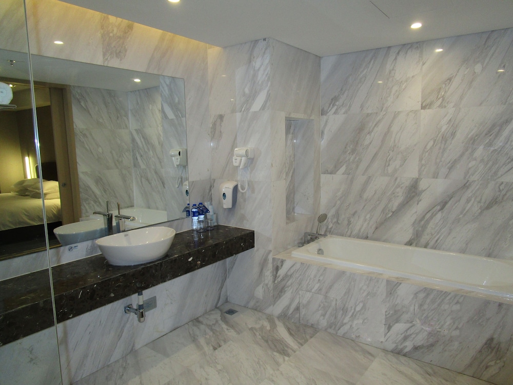Suite, 1 Bedroom photo 2