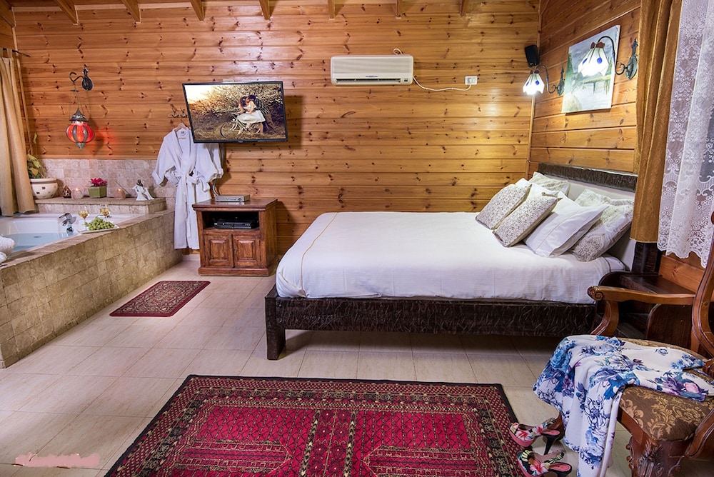 Design Chalet, 1 Queen Bed with Sofa bed, Non Smoking photo 2