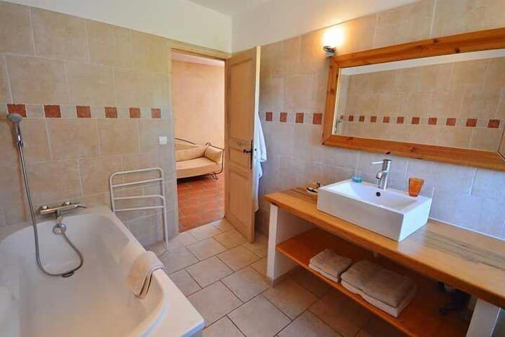 Double Room, Balcony (Le Dasset) photo 2