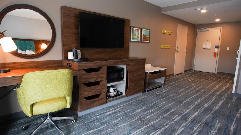 Room, 1 King Bed, Accessible, Non Smoking (Hearing) - Photo 2