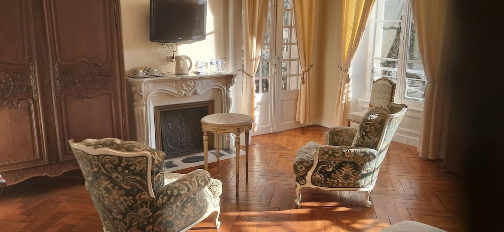 Suite, Fireplace (Hervé III de Longaunay) photo 3