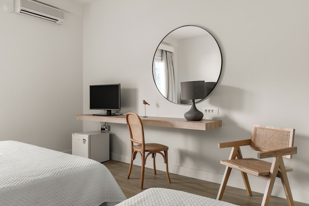 Superior Triple Room, Sea View - Photo 6