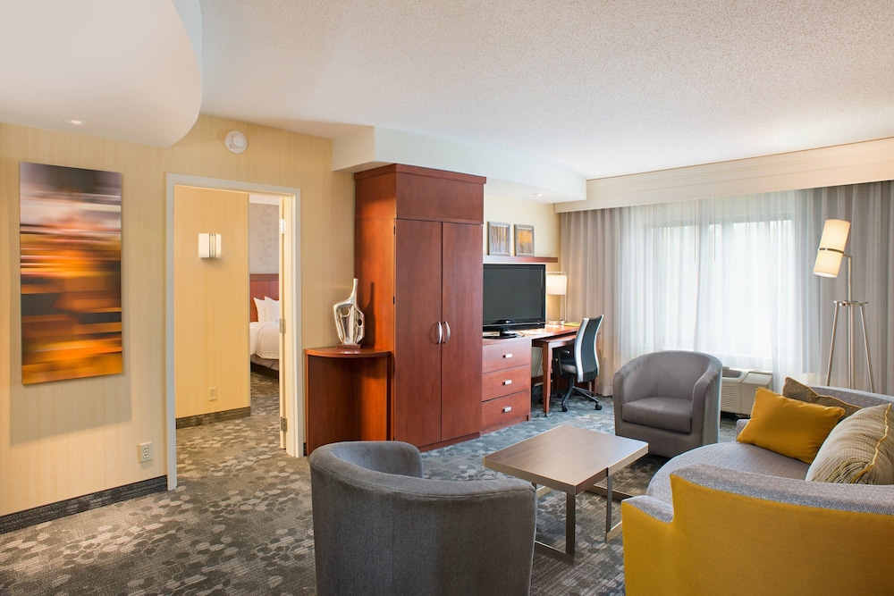 Suite, 1 Bedroom - Photo 3