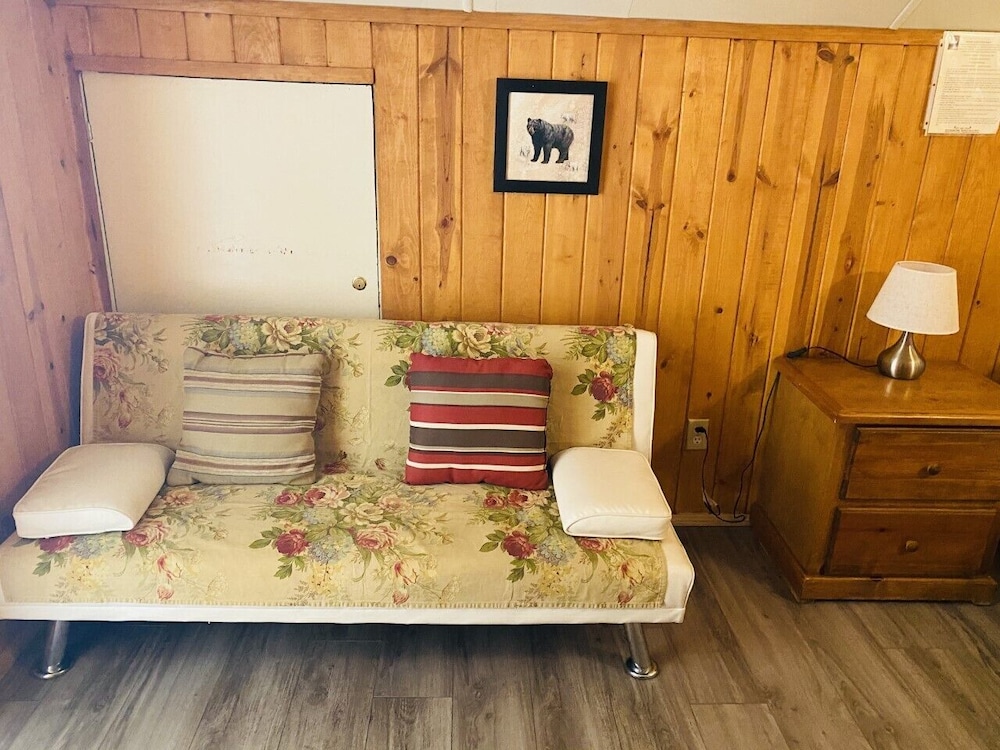 Standard Double Room, Private Bathroom, Mountain View (016 -MOTEL ROOM -1Q)