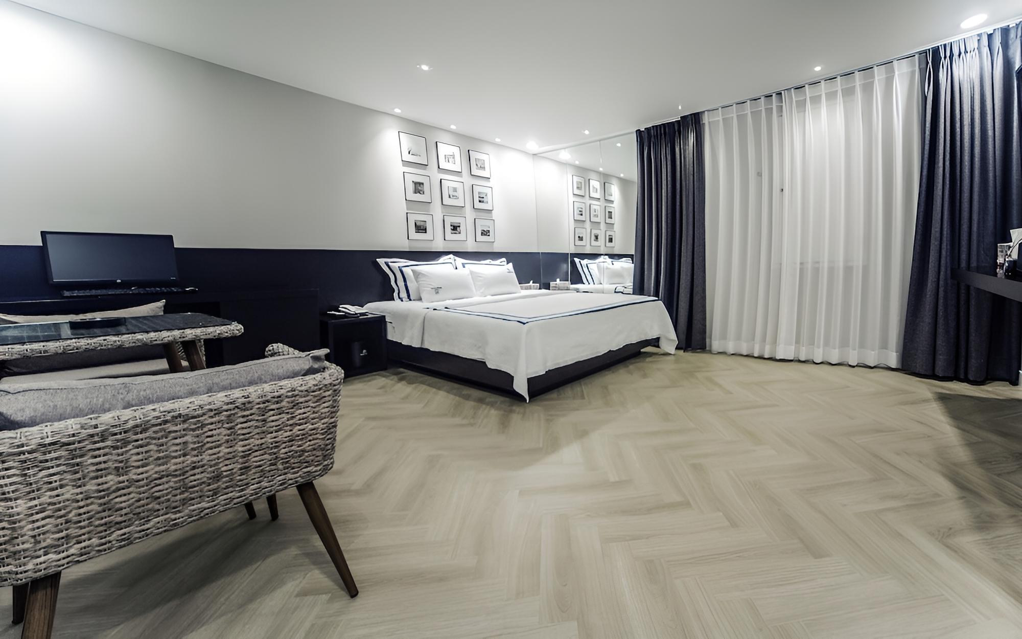 Room (Bergen Hotel-Suites Bergen Hotel-Suit) photo 1