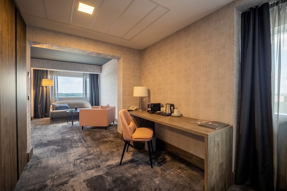 River Executive Suite photo 2