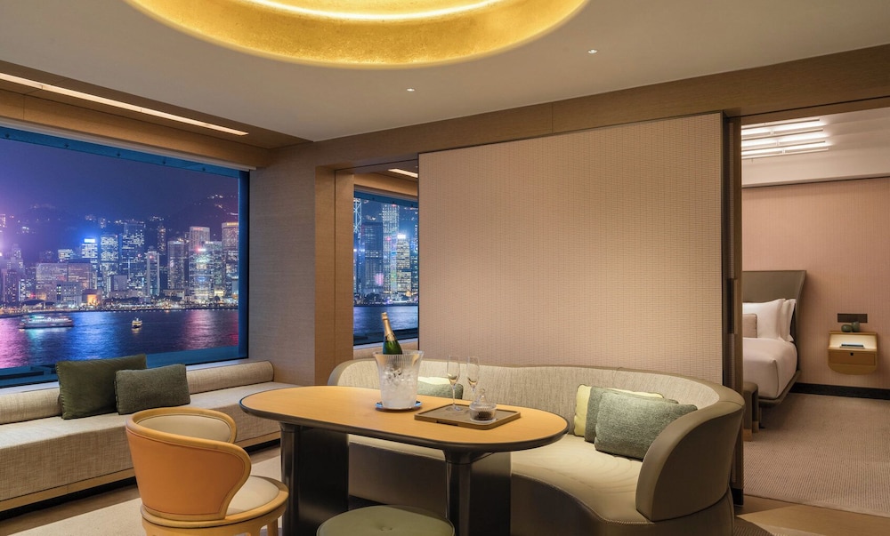 Club Suite, 1 Bedroom, Club Lounge Access, Harbor View (High Floor)