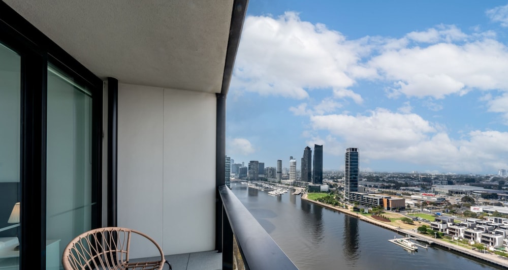 2 Bedroom Apartment with Sea Views - Photo 5
