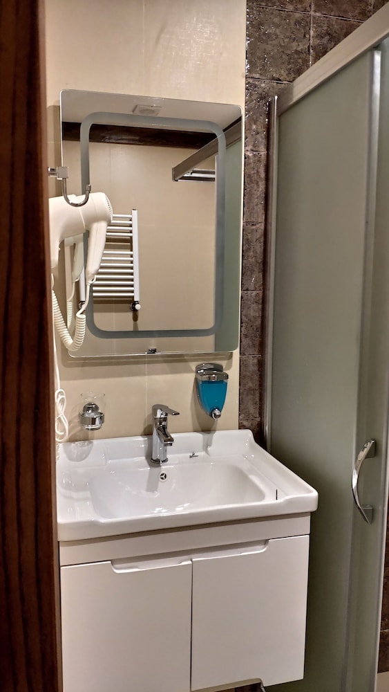 Deluxe Triple Room photo 2