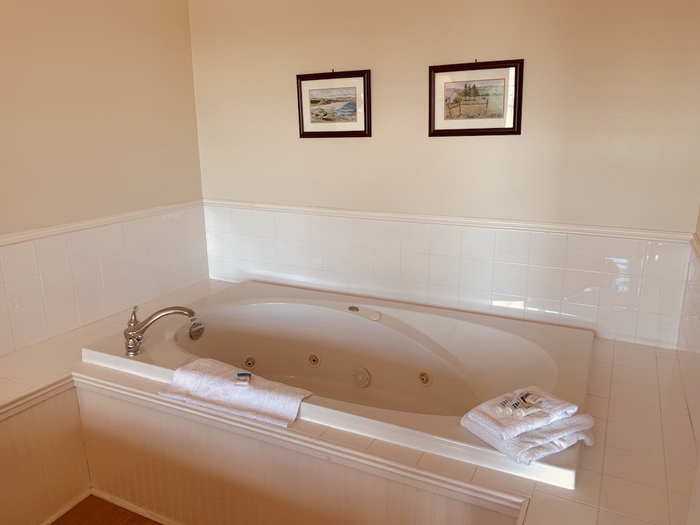 Romantic Room, 1 King Bed, Resort View photo 3