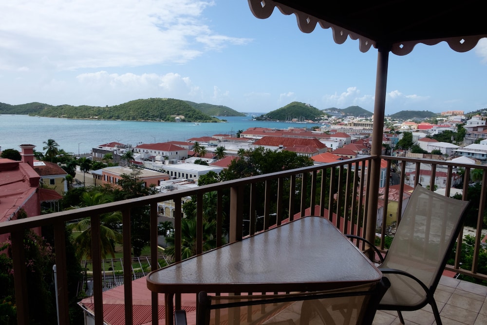 Superior Room, 1 Queen Bed, Private Bathroom, Harbor View photo 2