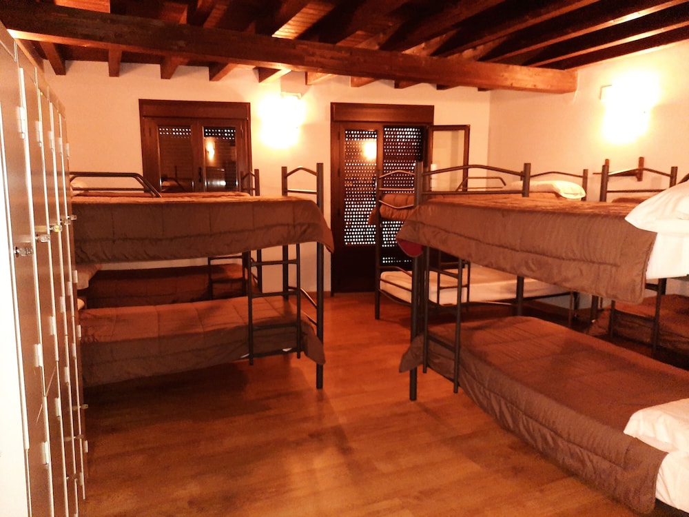 Basic Shared Dormitory, Multiple Beds, Private Bathroom