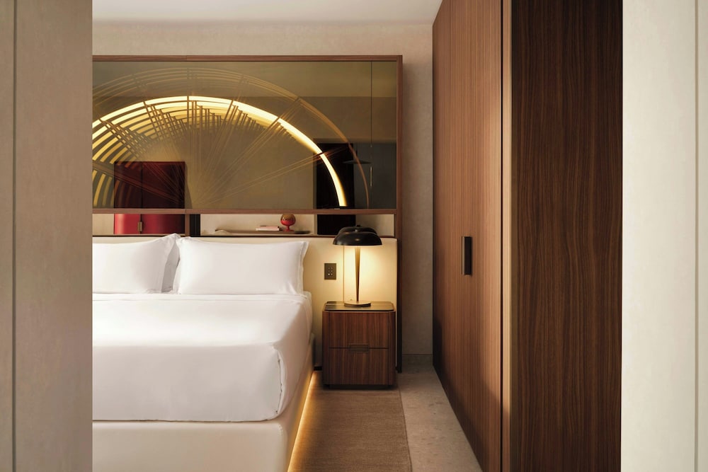 Junior Suite, 1 King Bed photo 2