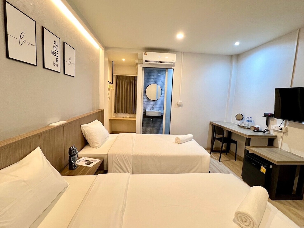 Superior Twin Room, Non Smoking, City View