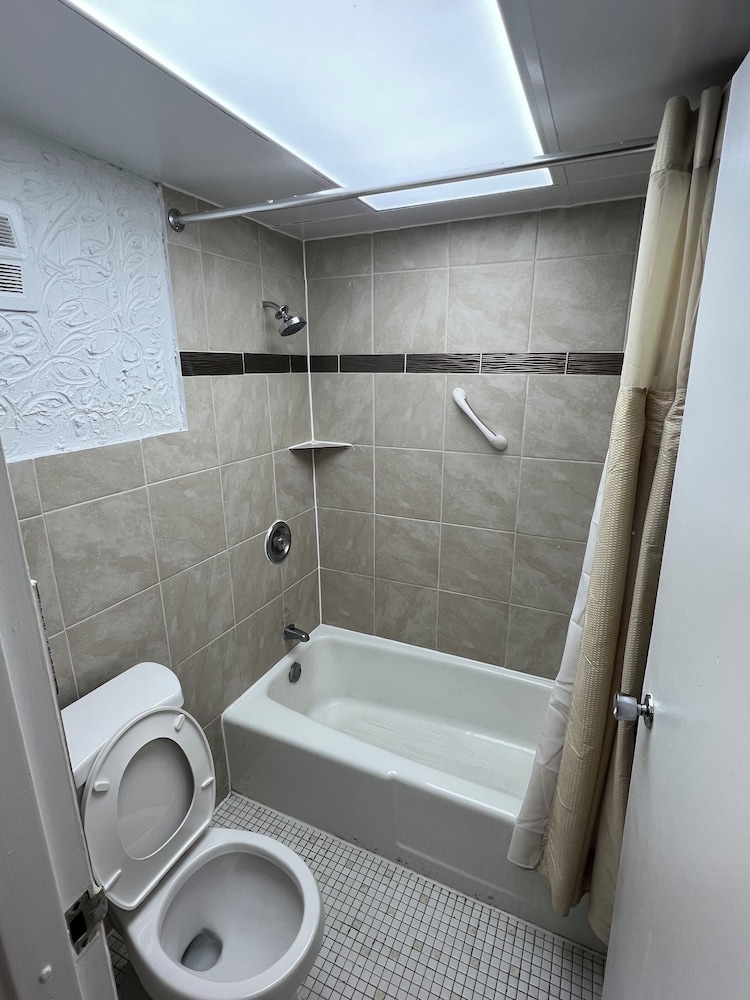 Deluxe Single Room, 1 King Bed, Non Smoking photo 3