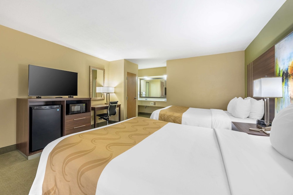 Standard Room, 2 Queen Beds, Non Smoking - Photo 2