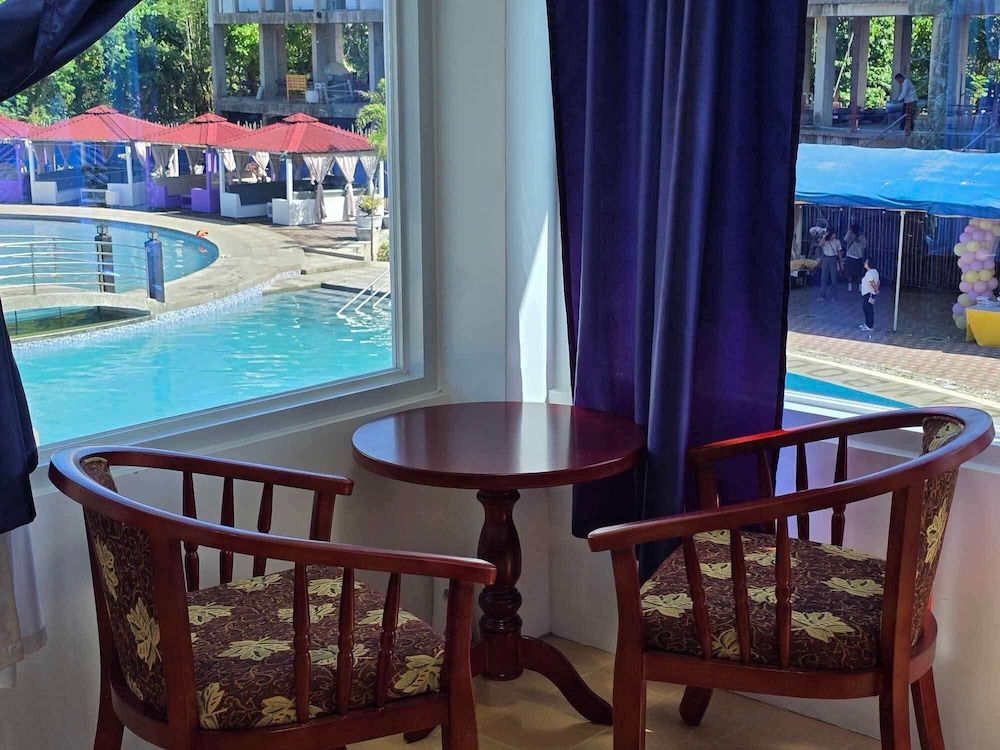 Honeymoon Condo, 1 Queen Bed, Non Smoking, Pool View photo 2