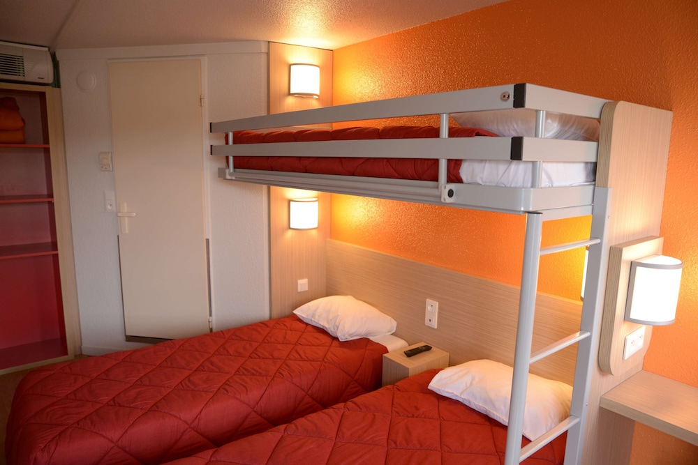 Standard Room, 3 Twin Beds - Photo 3