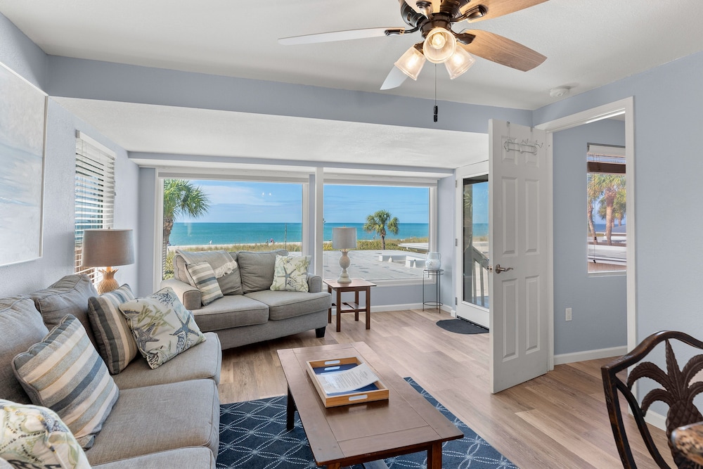 Beachside One Bedroom Suite photo 2