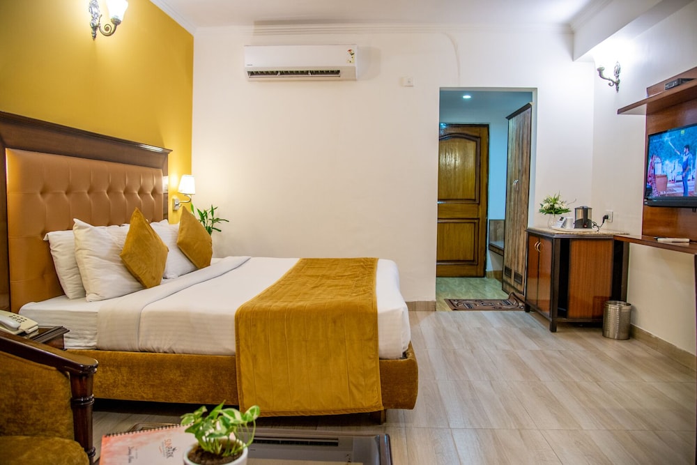 Deluxe Room, 1 Bedroom - Photo 1