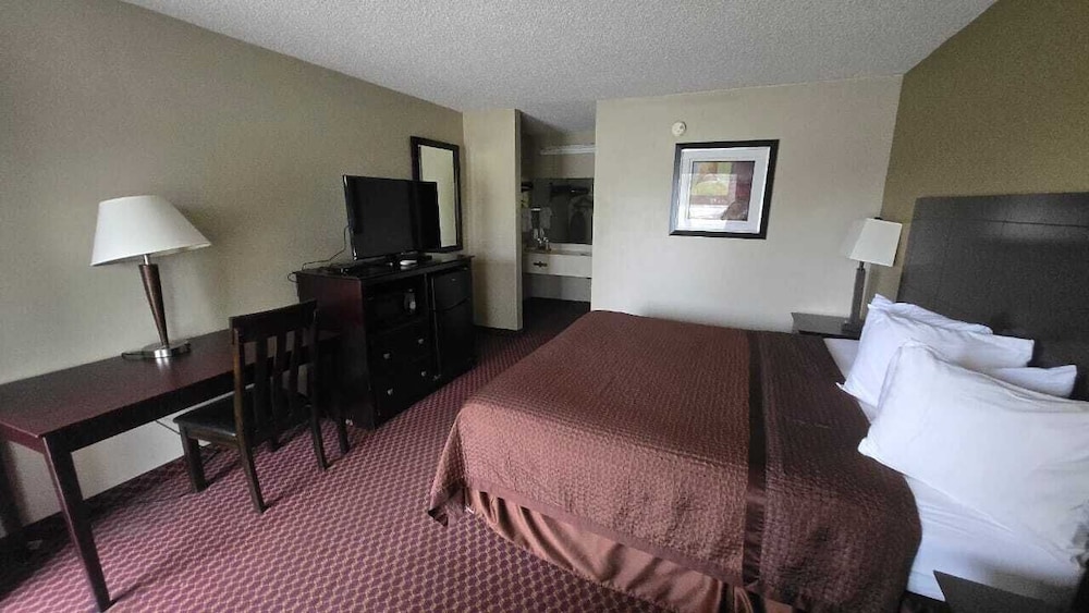 Room, 1 King Bed, Non Smoking photo 2