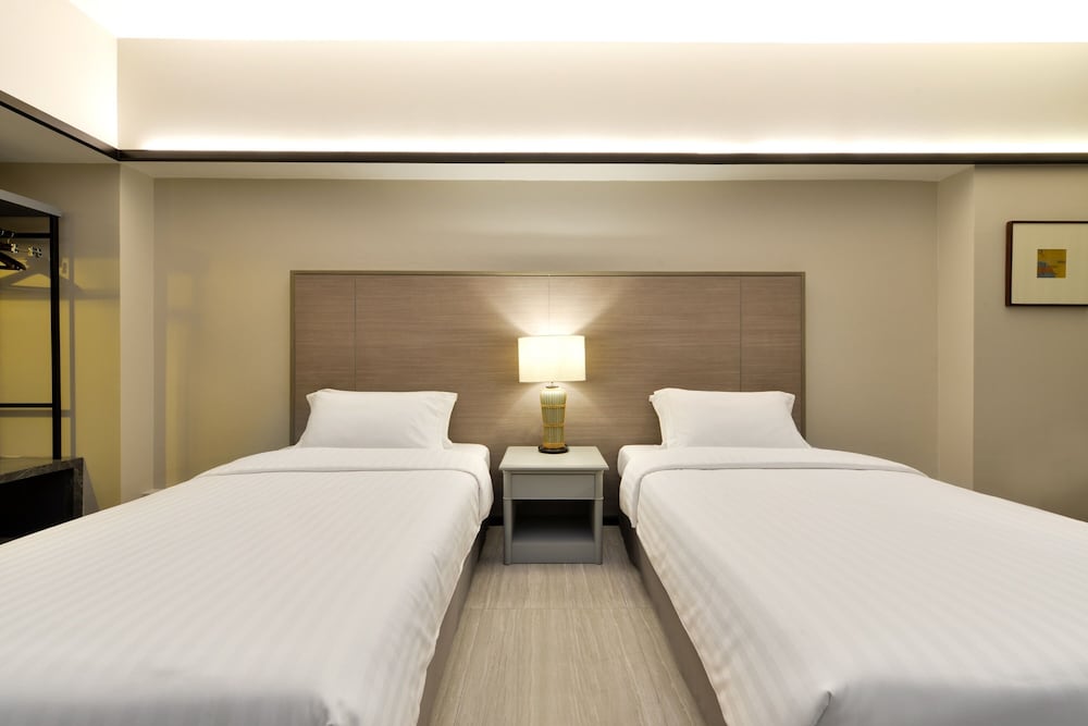Premium Deluxe Single Room with Balcony photo 3