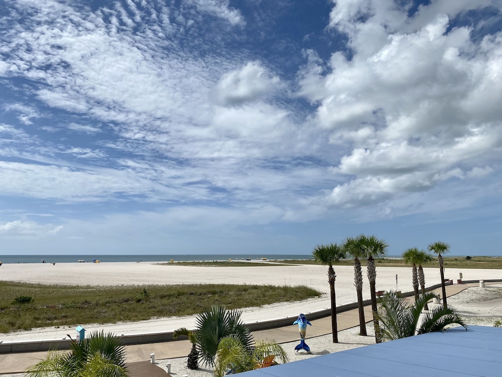 Studio, 2 Queen Beds, Kitchenette, Beach View (Gulf Front) - Photo 12