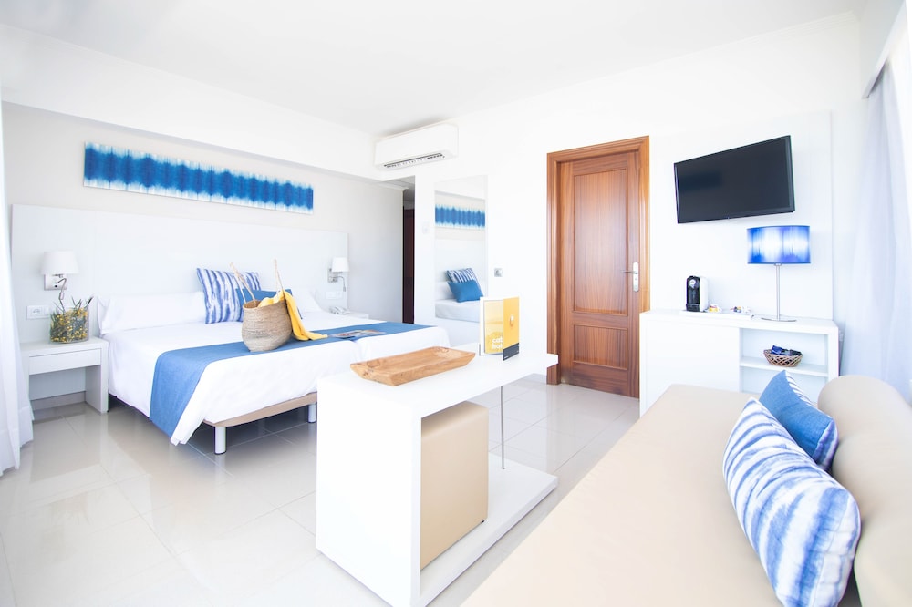 Suite Junior con Balcón (2 adultos + 1 niño)
